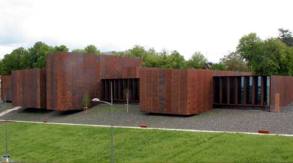 découvrez le musée Soulages a quelques kilomètres du village de vacances de la cascade