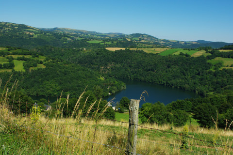 Lac de castelnau à proximité du village de gîtes