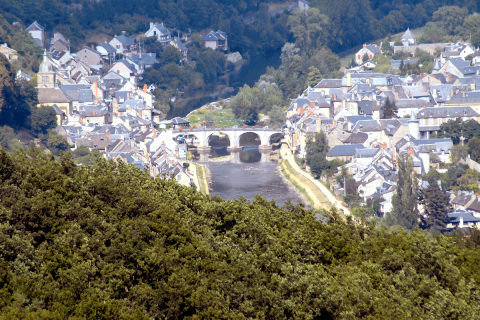 Village de gîte dans la vallée du Lot